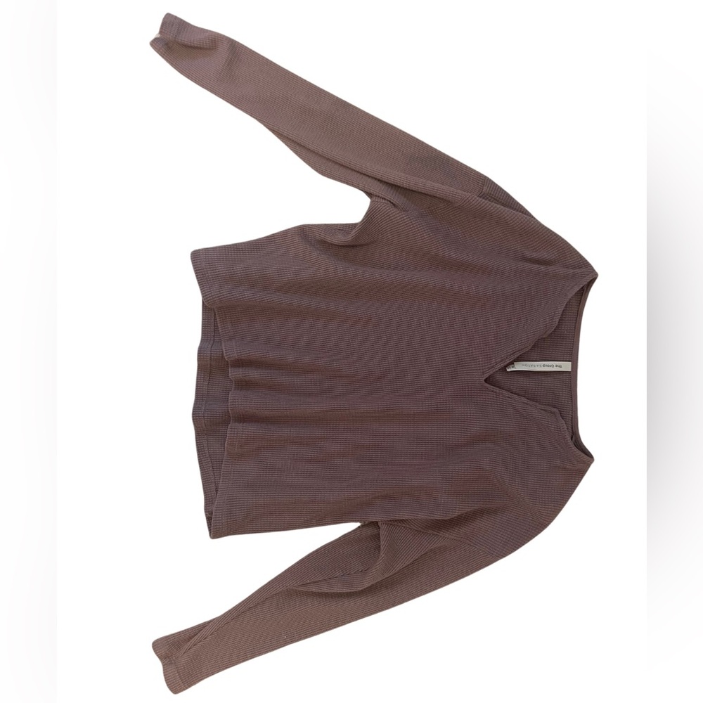 brand: aritzia - the group by babaton. neutral purple shade. hardly ever worn.